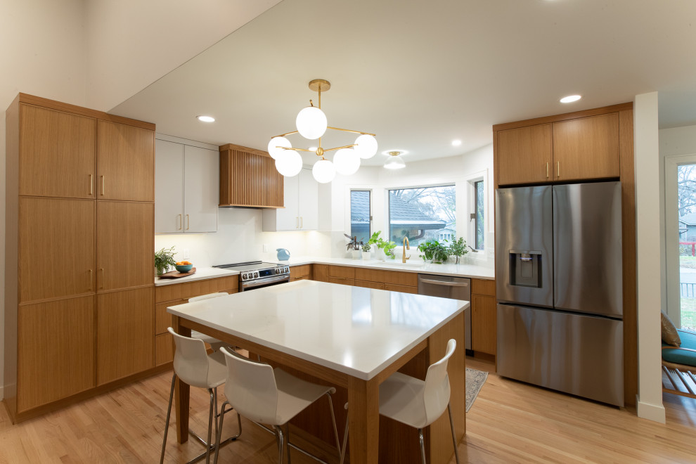 Kitchen - kitchen idea in Minneapolis