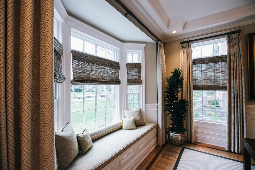 Example of a transitional home design design in Chicago