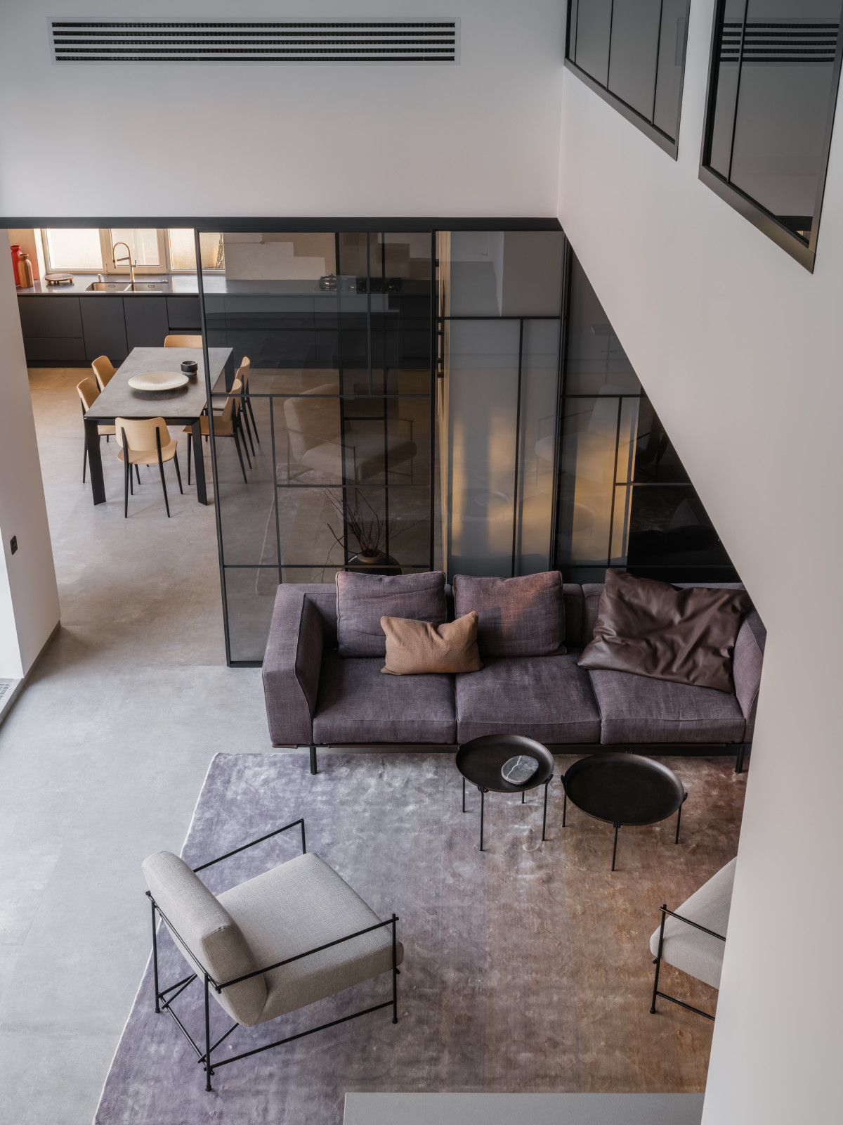 Дом с парящей лестницей