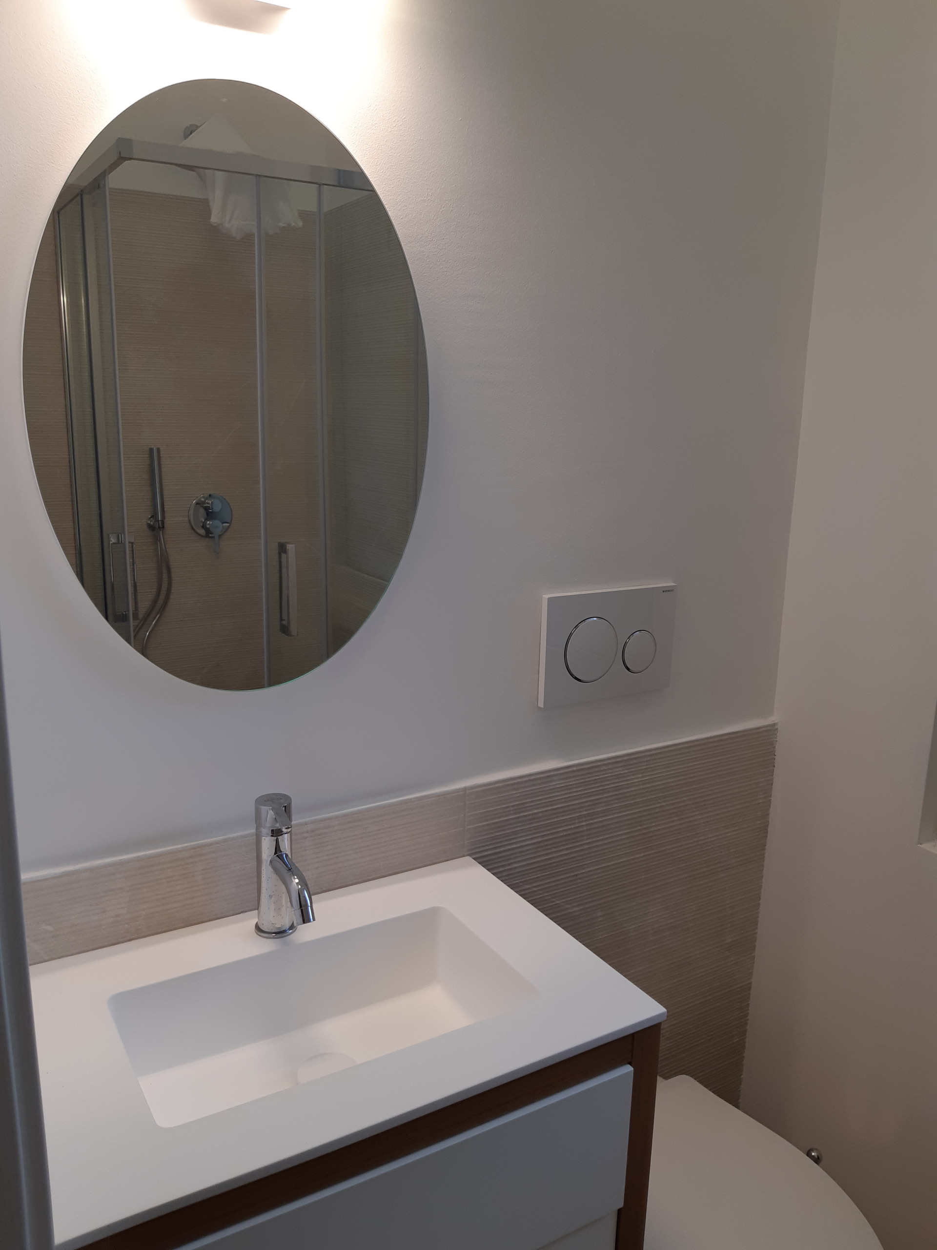 VIA PACINI | Bagno di servizio