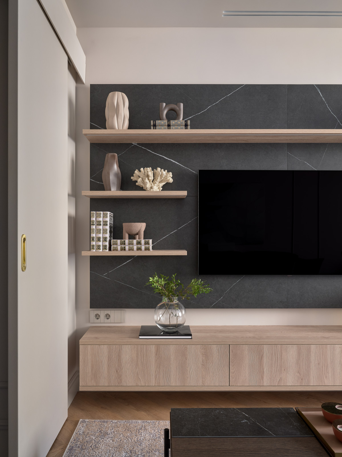 Стильный монохром - трехкомнатная квартира