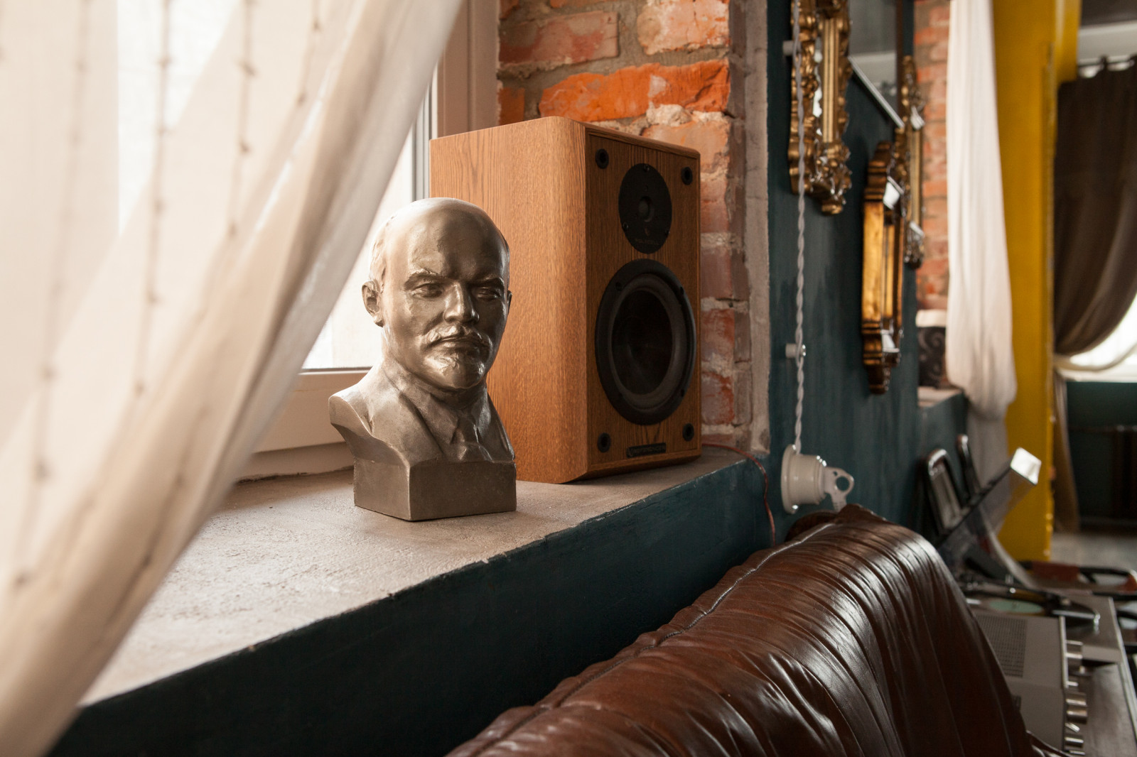 КВАРТИРА С 7 ОКНАМИ 2. ФОТО СЕРГЕЙ КОМЯГИН