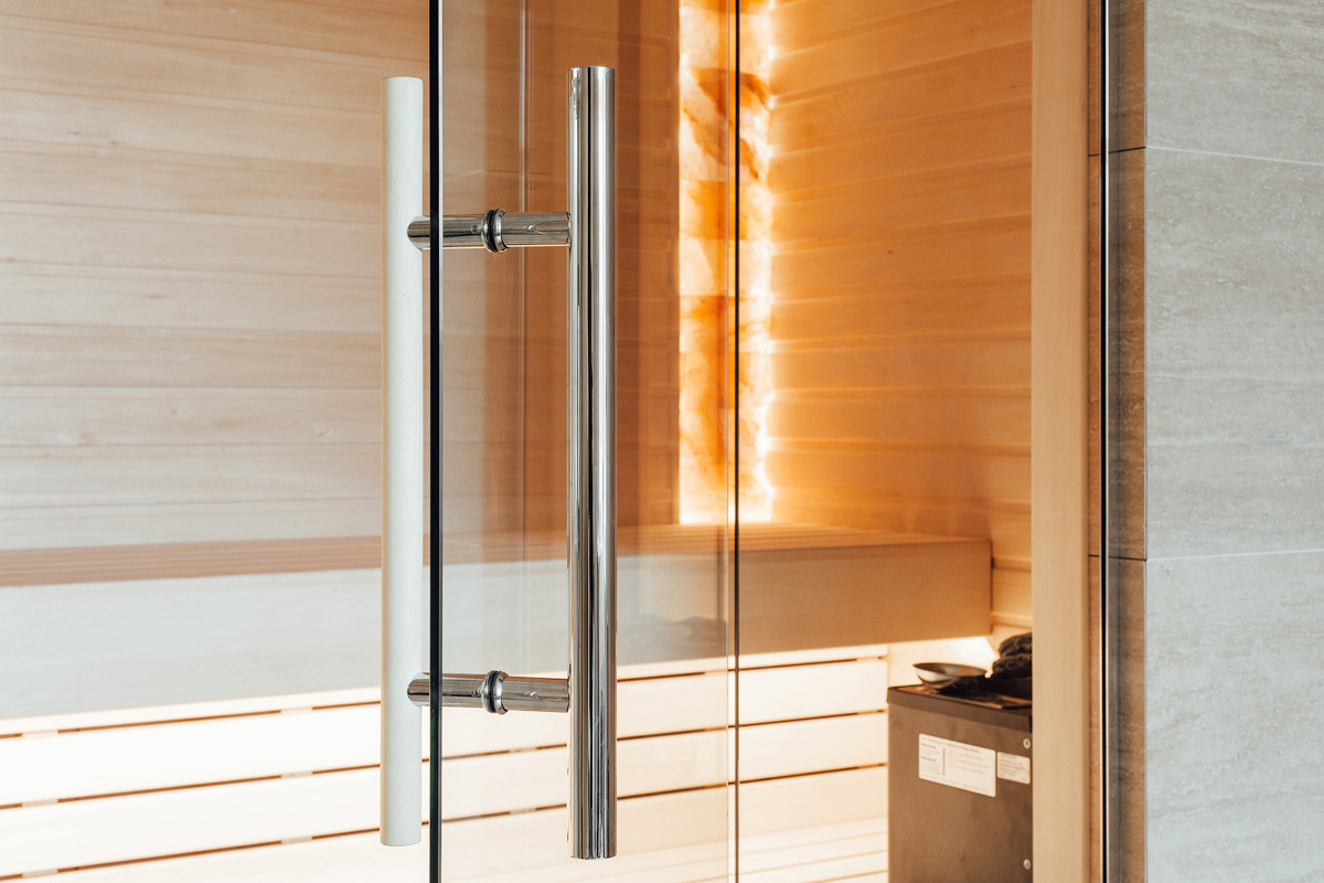 Фурнитура для двери в сауну.