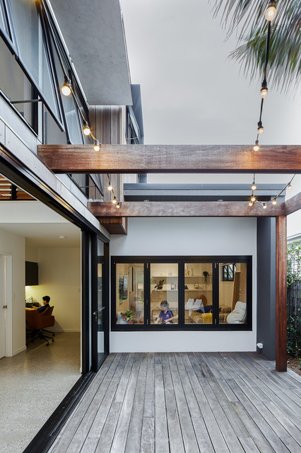 Eclipse House contemporary-traedaeck
