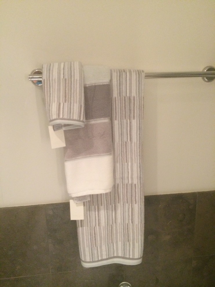 I ve seen towels mixed before with solids and pattern