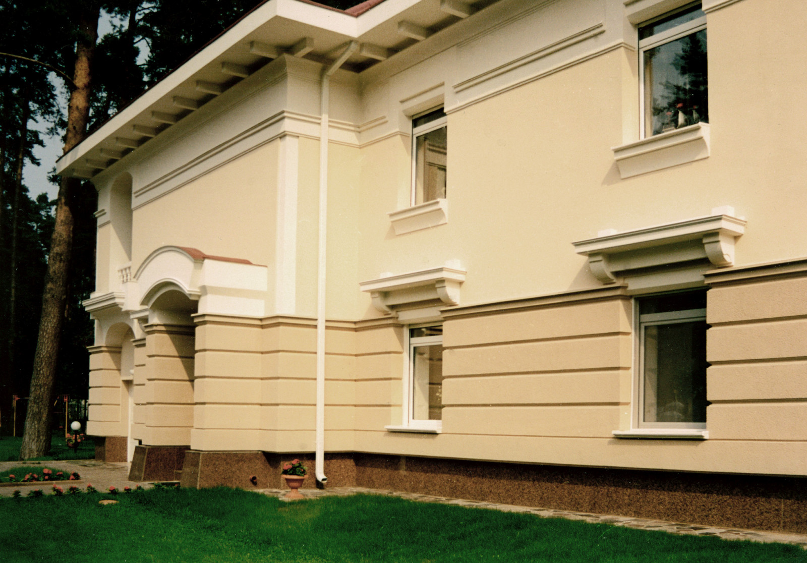 Фасад дома в стиле русского модерна,