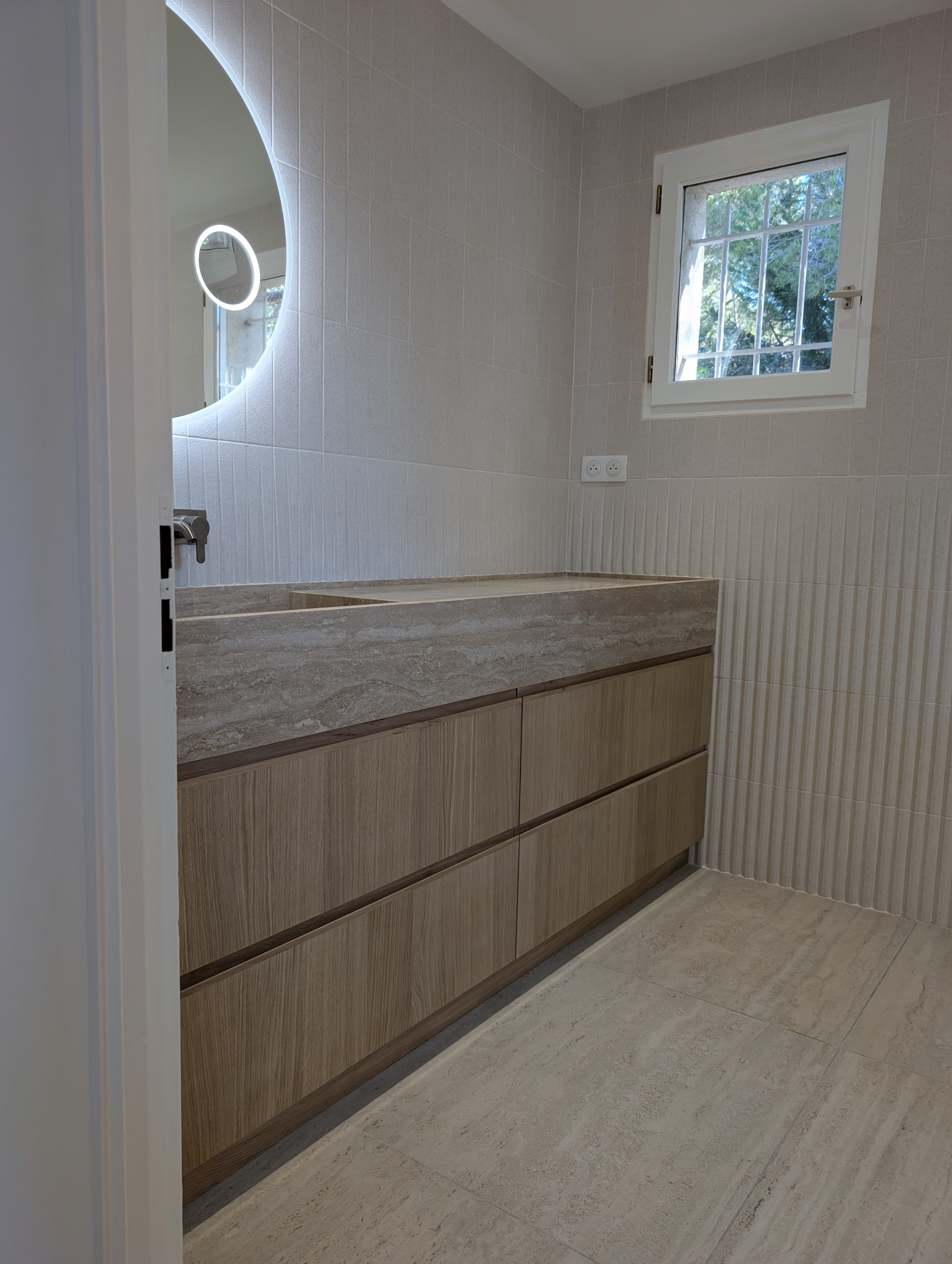 Agencement d'une chambre et d'une salle de bain