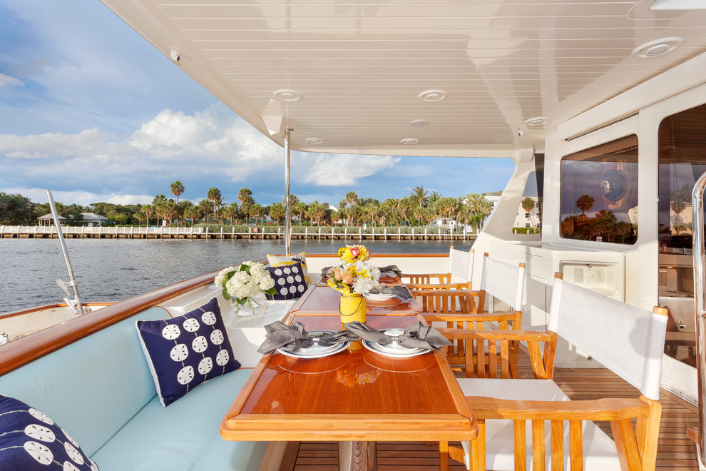 Inspiration for a transitional dining room remodel in Miami