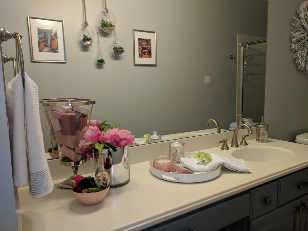 Home design - transitional home design idea in St Louis