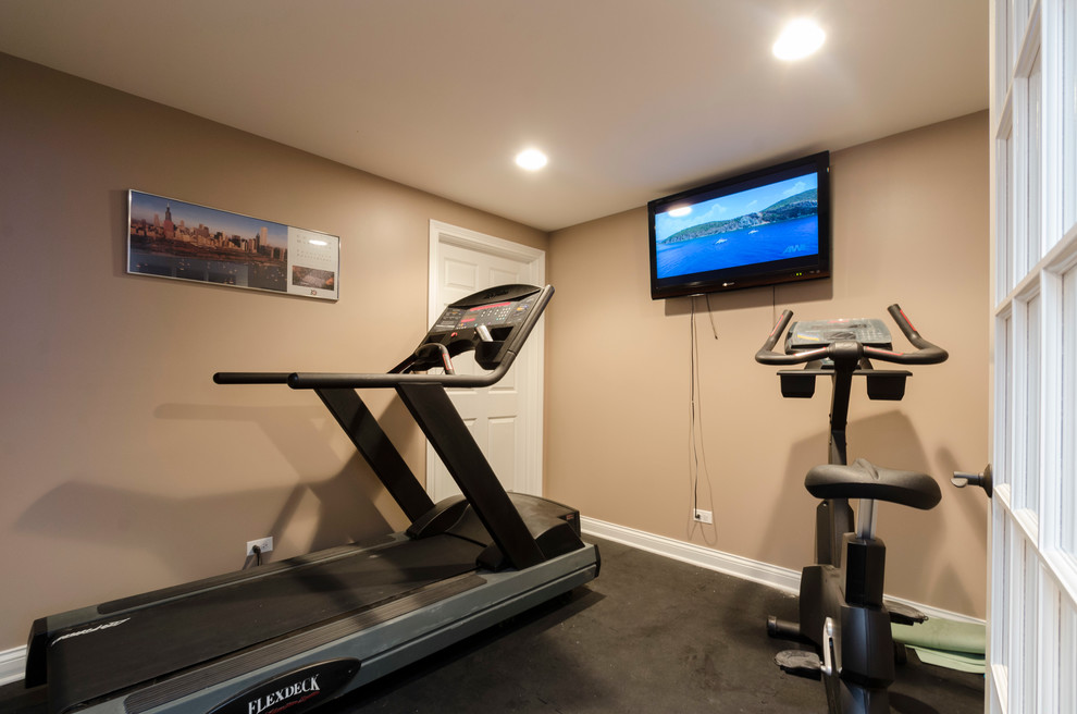 Photo of a small transitional multipurpose gym in Chicago with beige walls and carpet.