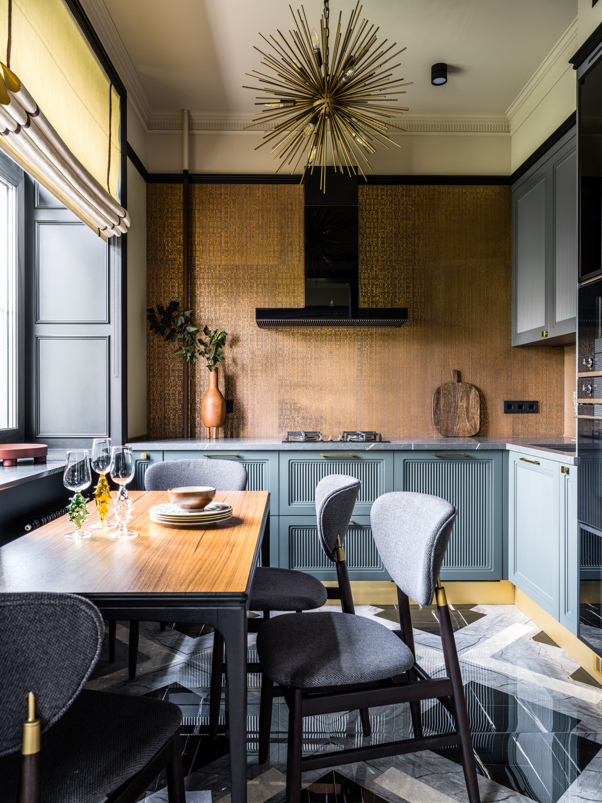 Сталинка на Университетском проспекте, 75 кВ.м.