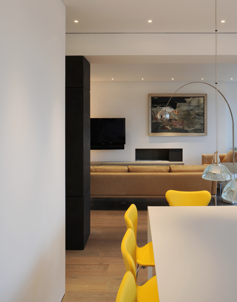 Home design - mid-sized contemporary home design idea in London