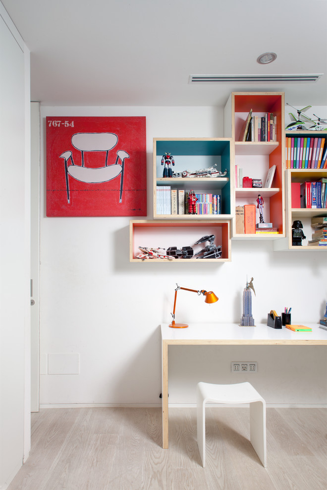 Inspiration for a mid-sized scandinavian gender-neutral kids' study room in Florence with white walls and light hardwood floors.