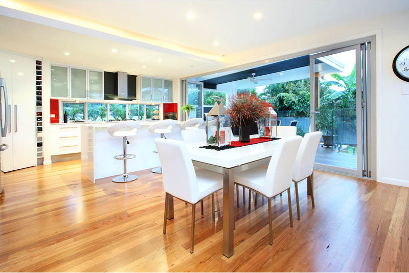 Inspiration for a mid-sized modern kitchen/dining combo in Brisbane with medium hardwood floors.