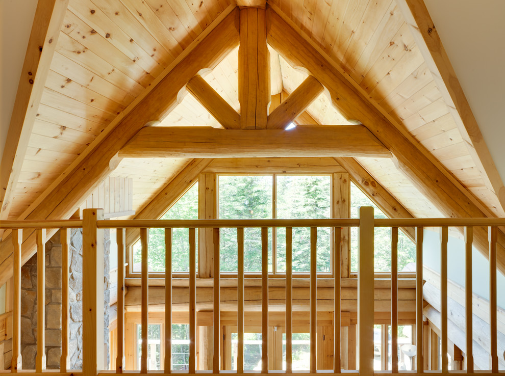 Example of a mid-sized mountain style wood railing balcony design