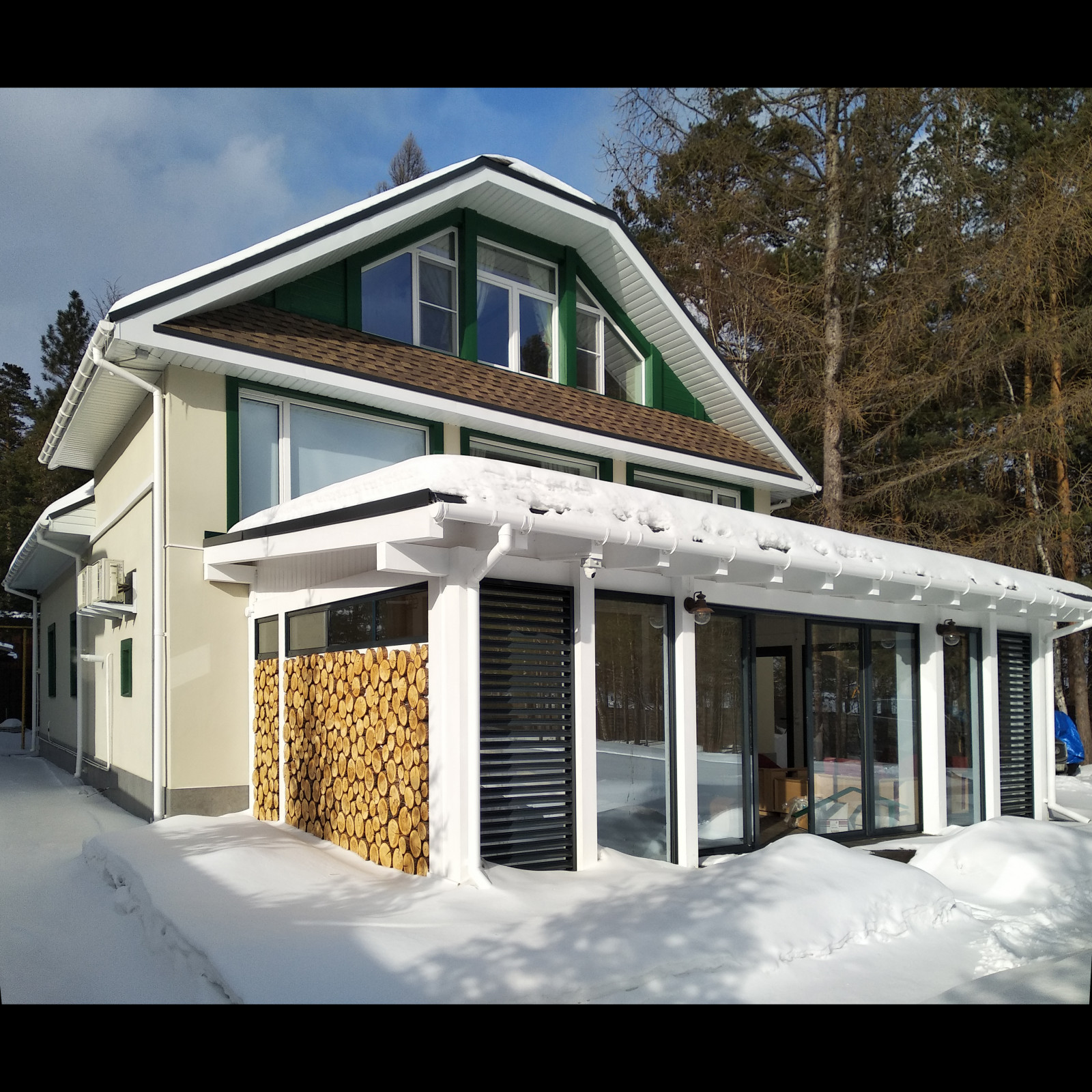 Реконструкция фасадом загородного дома