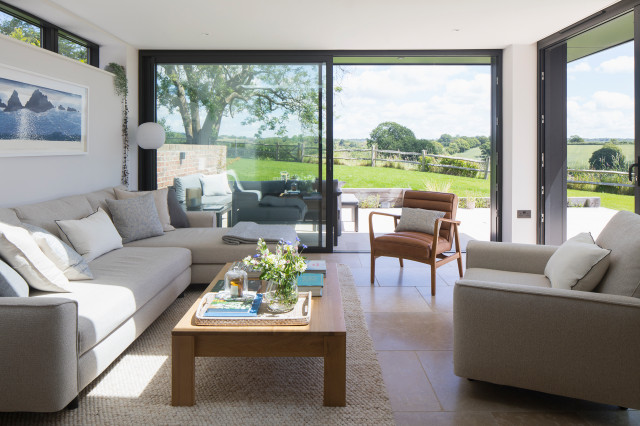 Warbil in Tun country-living-room