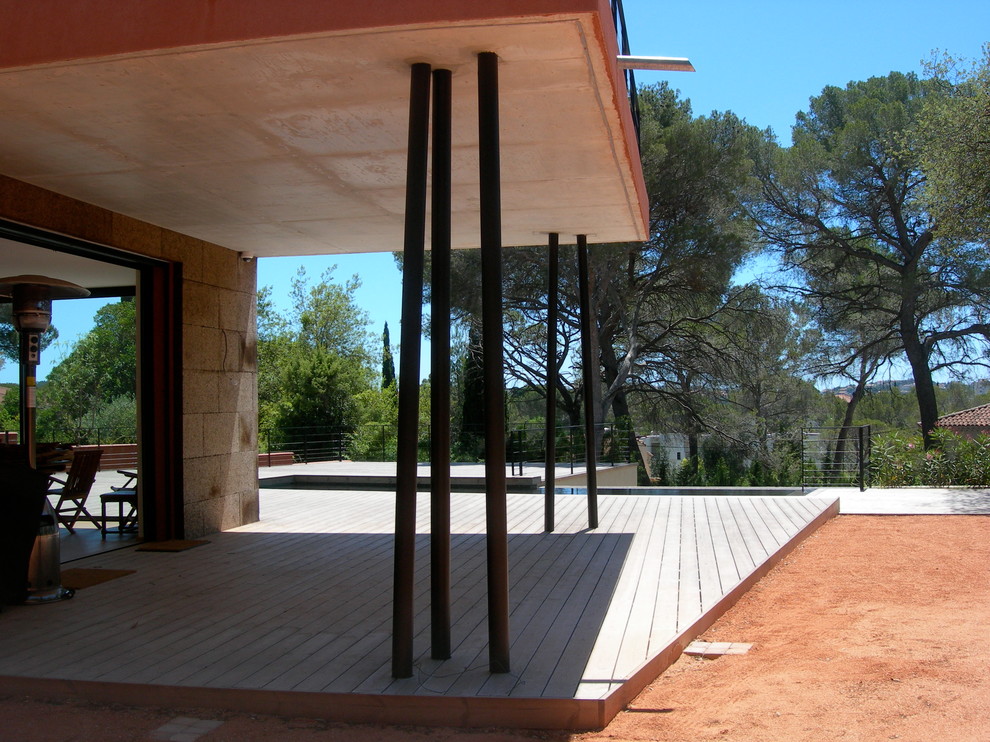 Photo of a contemporary entryway in Marseille.