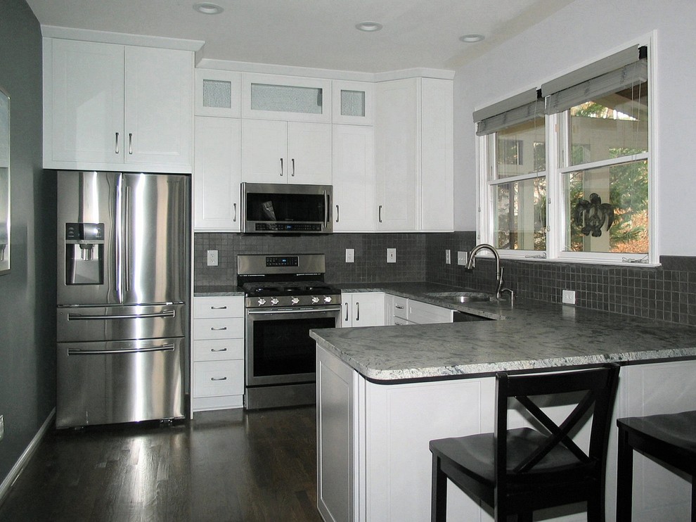 Transitional kitchen photo in Raleigh