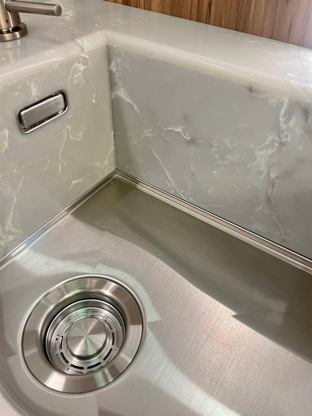 Светопропускающий кварц San Marco от Quantra Quartz