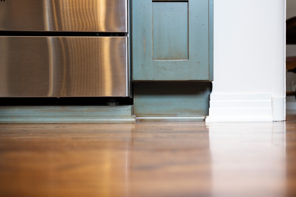 Kitchen - transitional kitchen idea