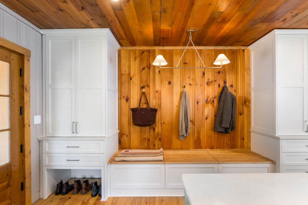 Entryway - transitional entryway idea in Burlington