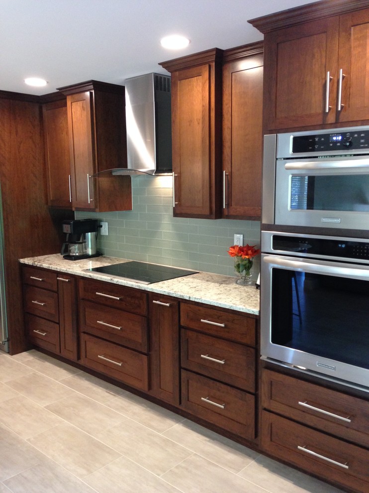 Transitional kitchen photo in Chicago