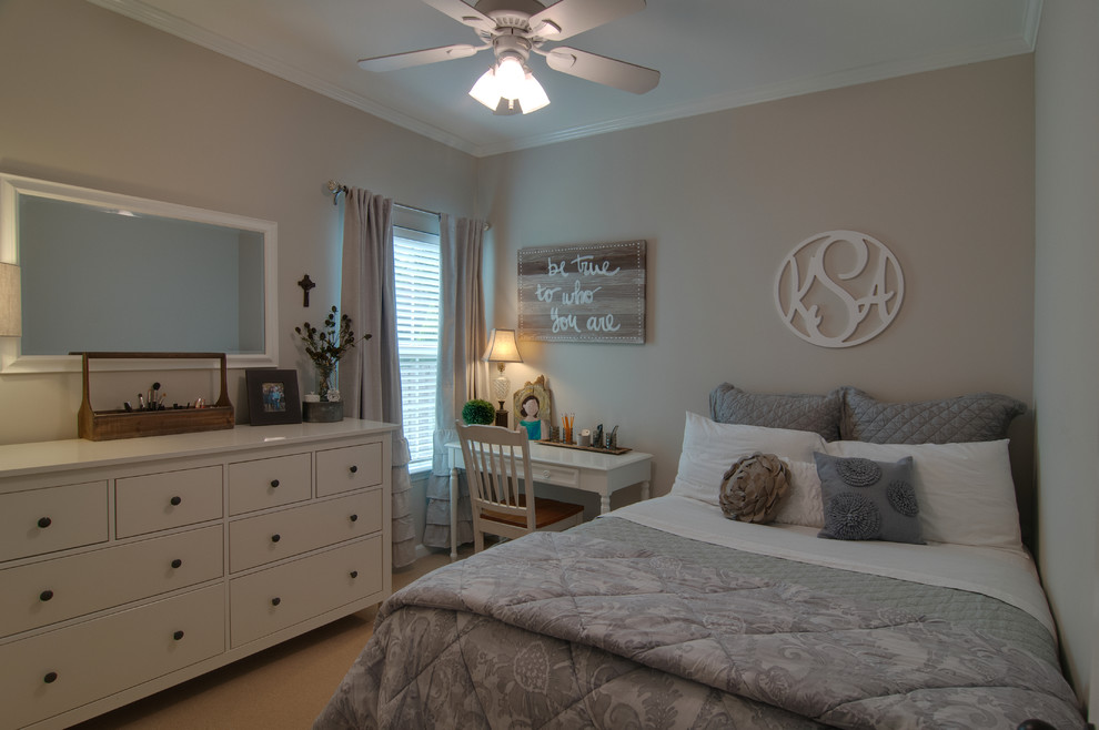 This is an example of a mid-sized traditional bedroom in Nashville.