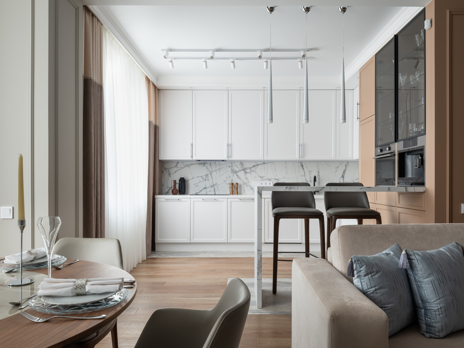 Реализация квартиры в стиле современная классика для семейной пары с ребенком