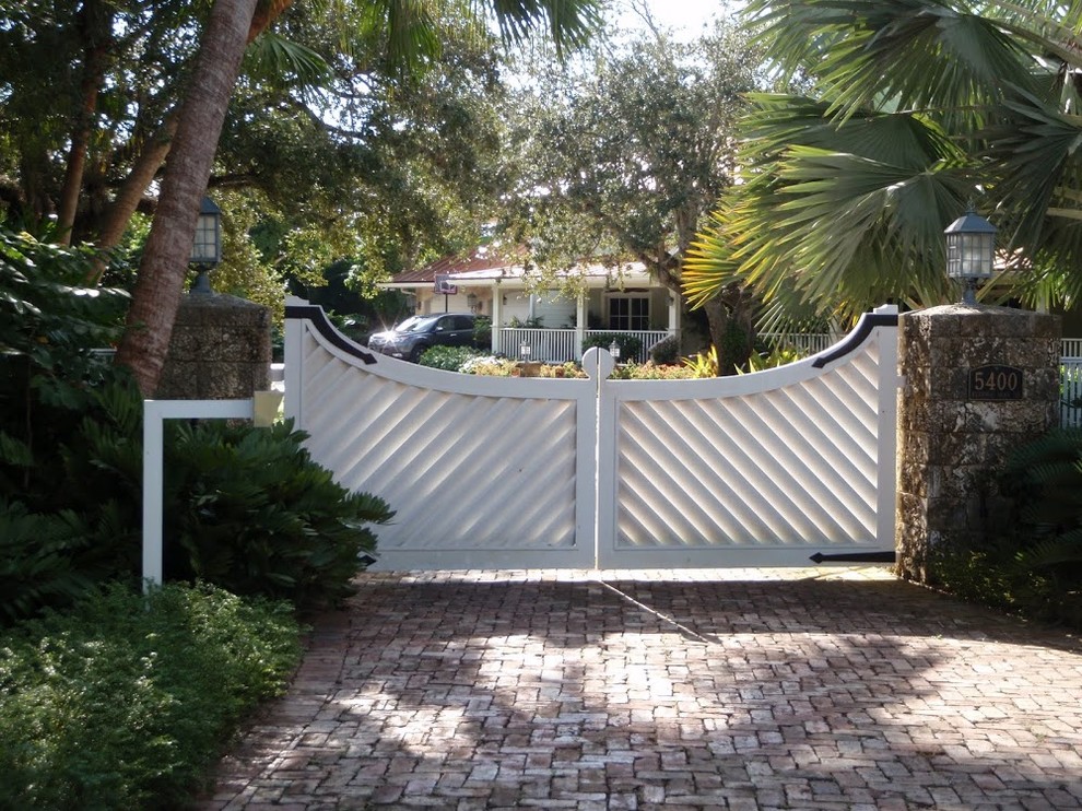 Inspiration for a transitional stone landscaping in Miami.