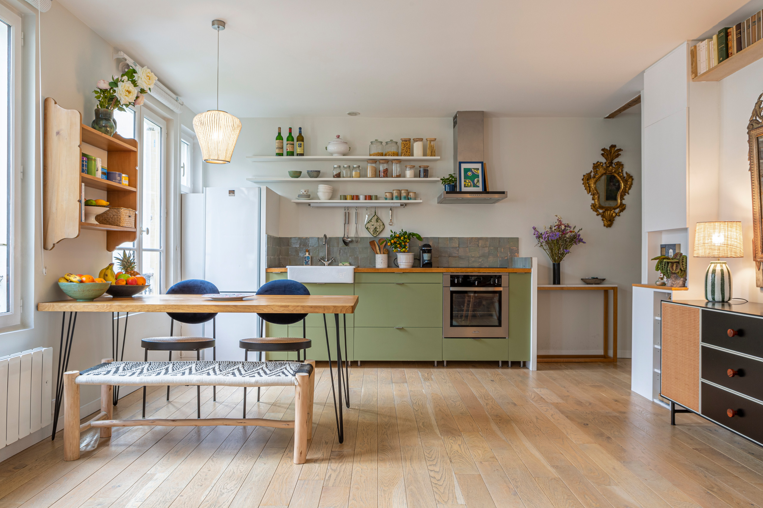 Cuisine verte, aménagement et décoration d'un appartement à Paris