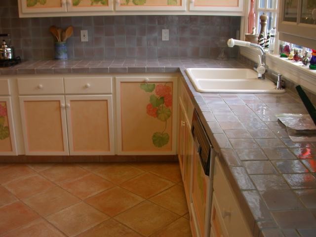 Transitional kitchen photo with a double-bowl sink, white appliances and no island