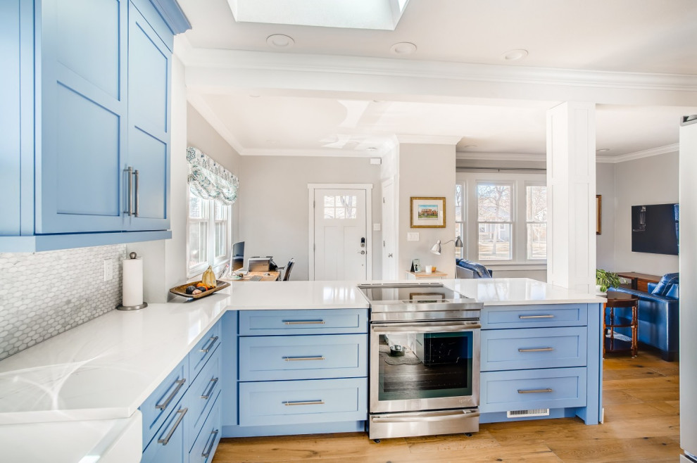 Bracing Blue From Sherwin Williams on Kitchen Klassisch