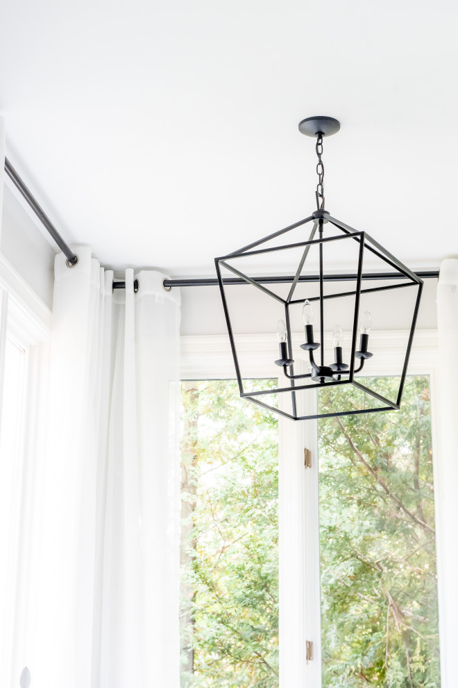 Example of a transitional home design design in Toronto