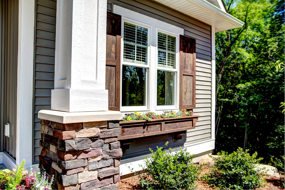 Design ideas for a traditional exterior in Grand Rapids.