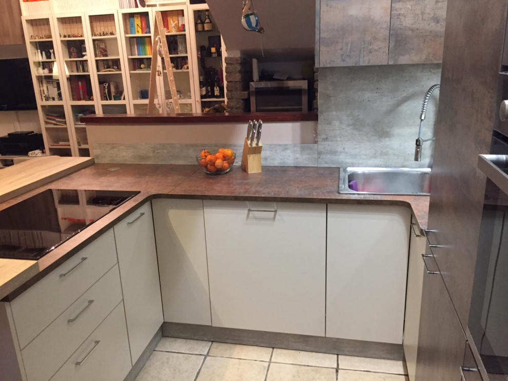 Cucina Appartamento privato Sasso Marconi (BO) Modern Kitchen