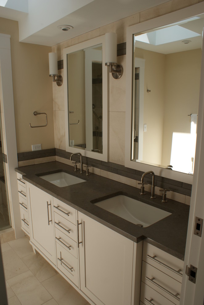 Photo of a mid-sized contemporary kids bathroom in Denver with shaker cabinets, white cabinets, an undermount sink, a one-piece toilet, beige walls, porcelain floors and zinc benchtops.