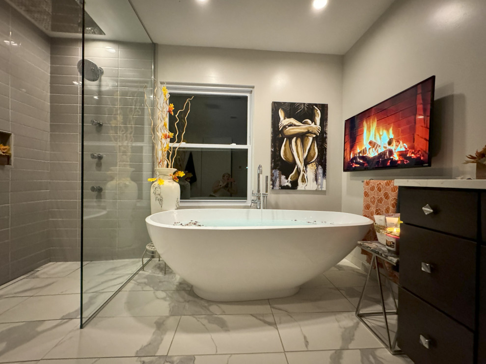 Freestanding tub