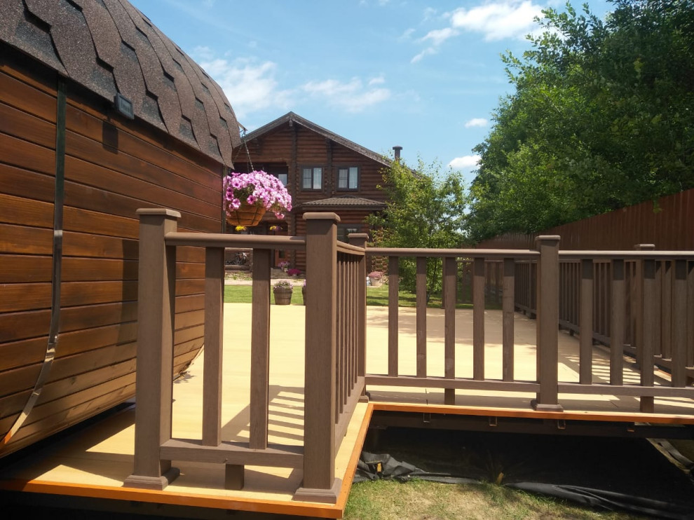 Террасная доска в лаунж-зоне у бассейна на объекте в ДНТ Бородино