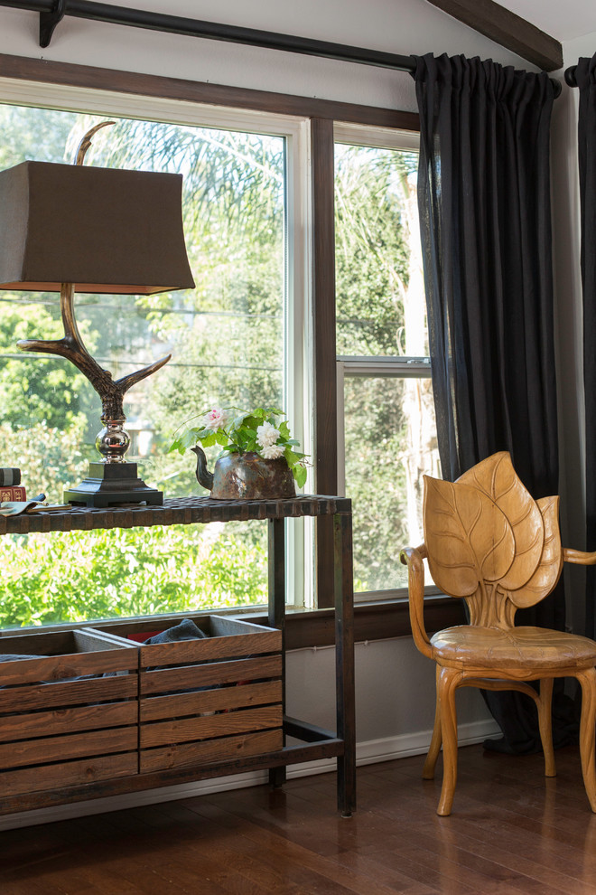 Eclectic home design photo in Los Angeles