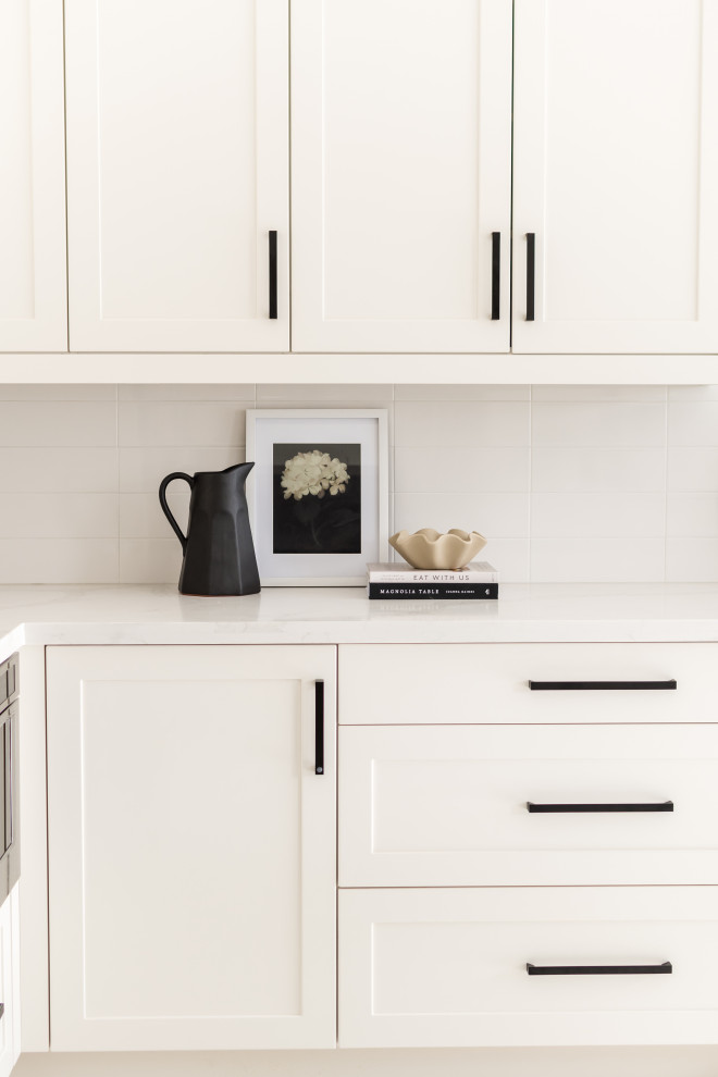 Inspiration for a transitional kitchen remodel in Toronto