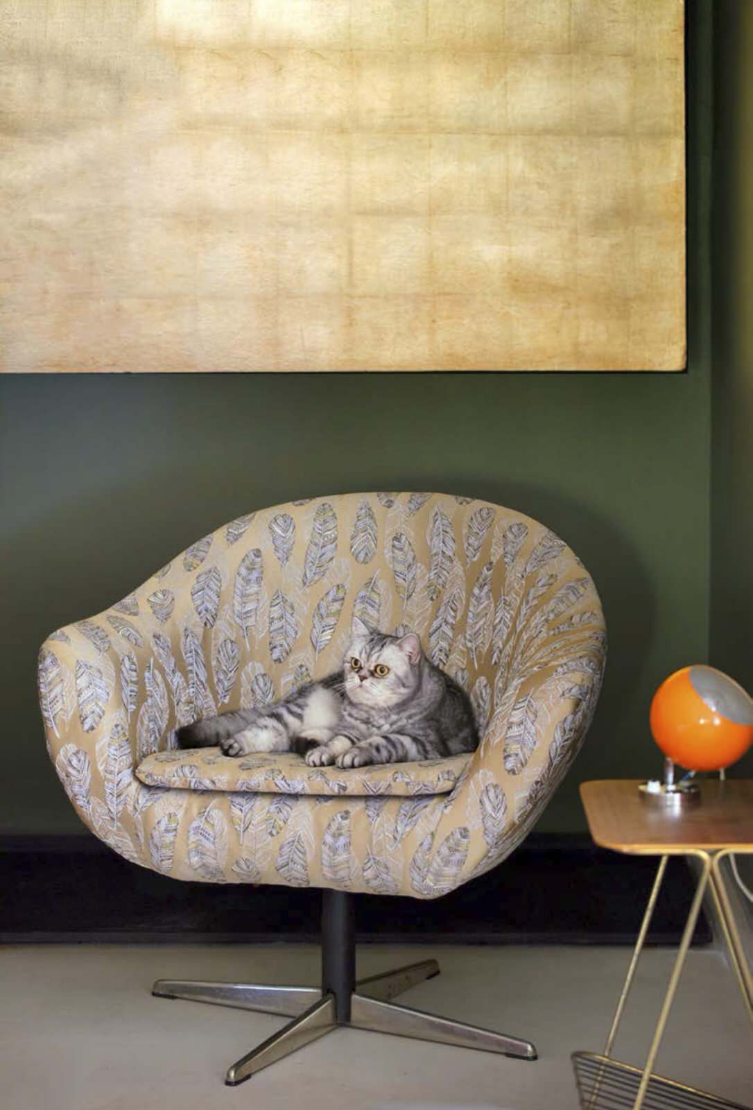 Стильная обивка мебели интересными тканями