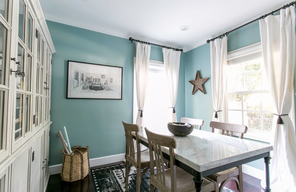 Example of a transitional home design design in Los Angeles