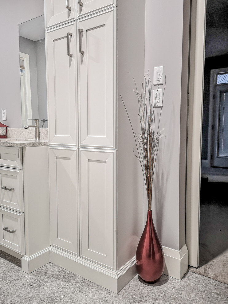 Home design - transitional home design idea