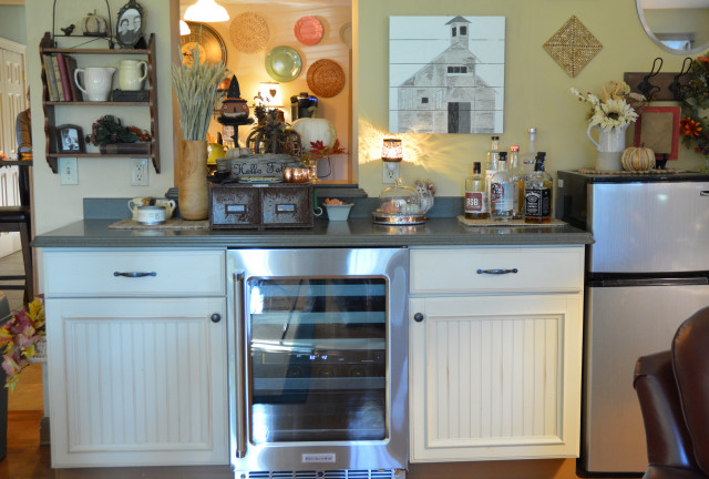 Farmhouse Kitchen in Webberville landstil-hjemmebar