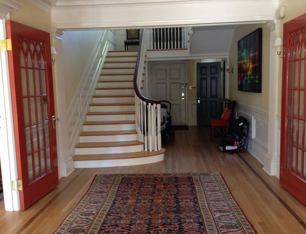 Photo of a mid-sized traditional foyer in Baltimore with beige walls, medium hardwood floors and brown floor.