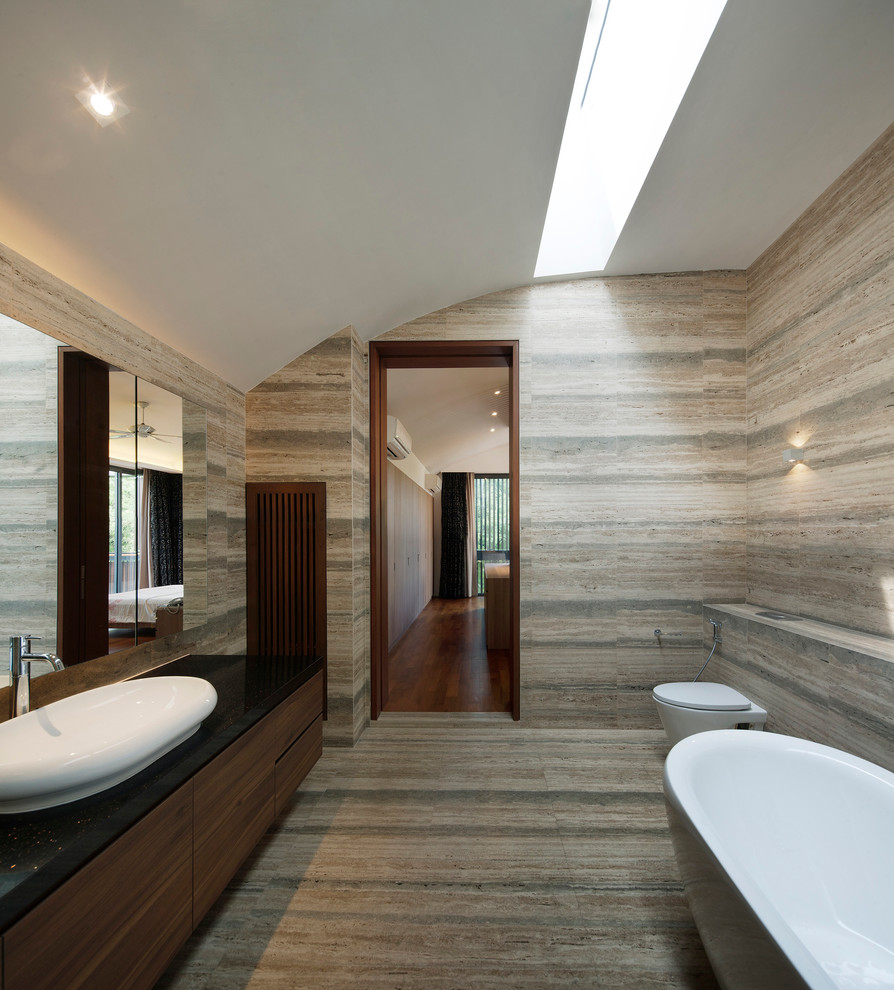 Inspiration for a contemporary bathroom in Singapore.
