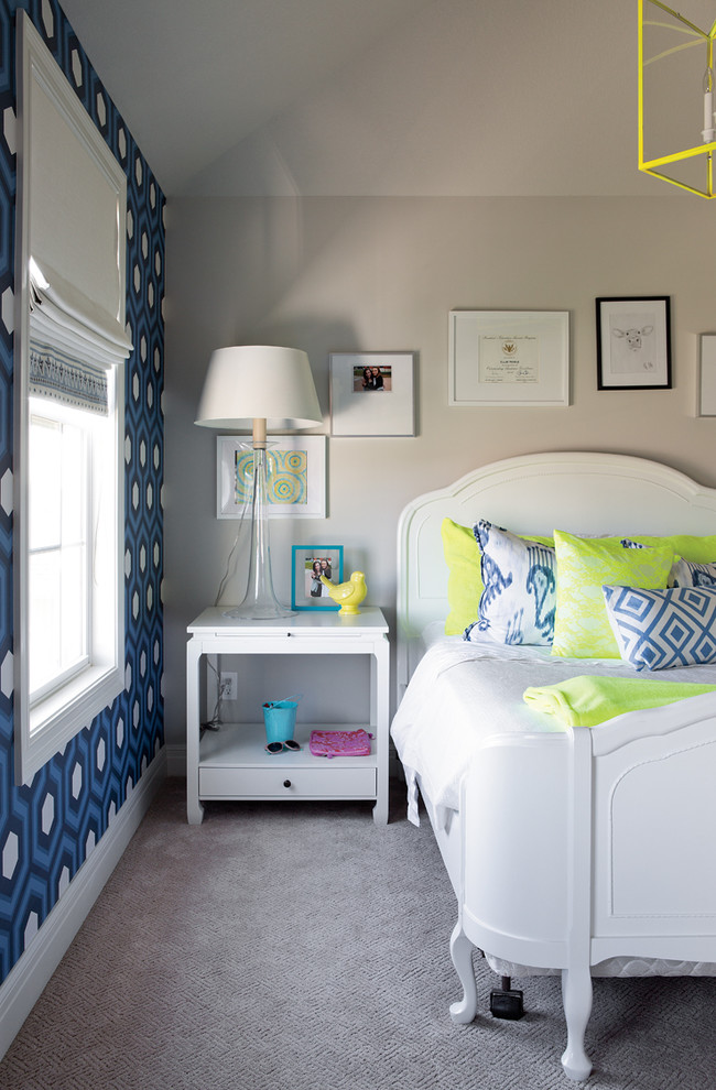 Photo of a small transitional kids' room for girls in Kansas City with grey walls and carpet.