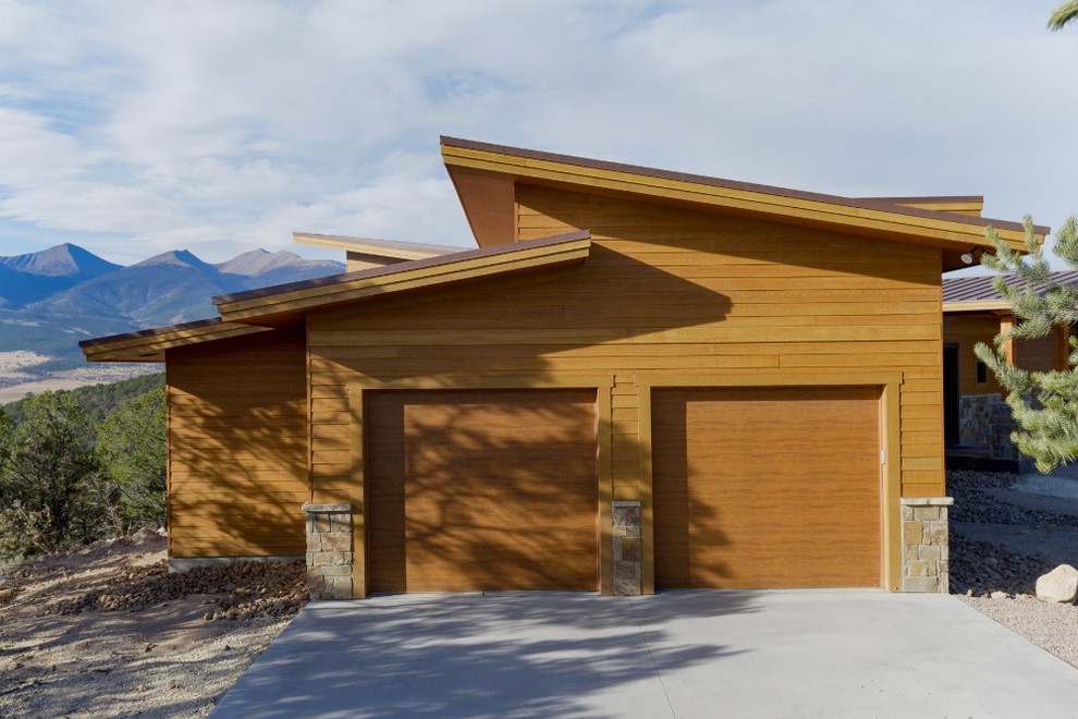 Mountain style home design photo in Denver