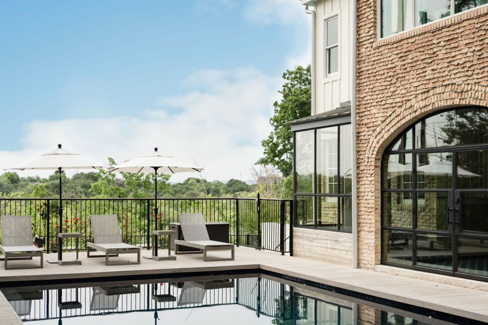 Example of a transitional deck design in Austin